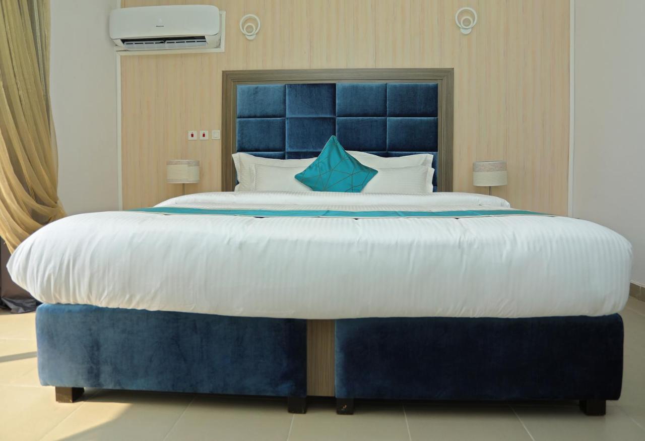 Riviera Hotel 4*
